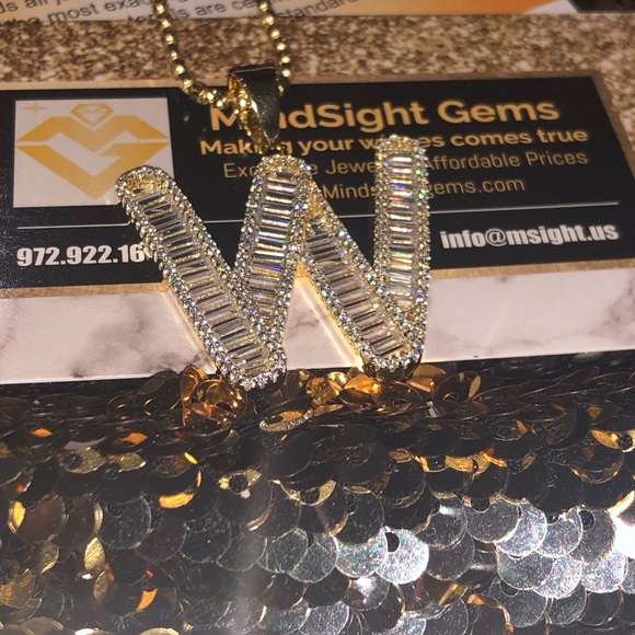 Stunning W initial pendant, VVS clarity Swarovski Crystal initial pendant charm - Picture 7 of 7